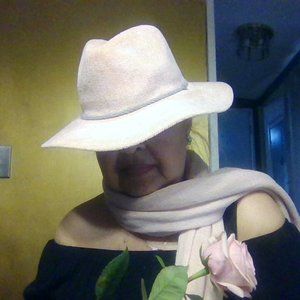 VINCENT CAMUTO hat